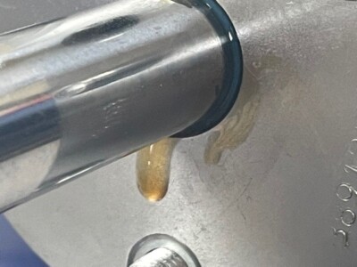 O que é vazamento no cilindro hidráulico?